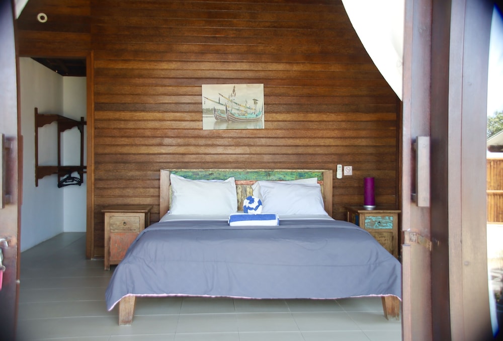 the palms ceningan hotel