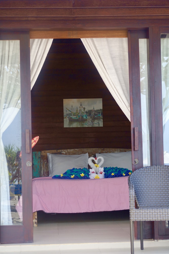 the palms ceningan hotel