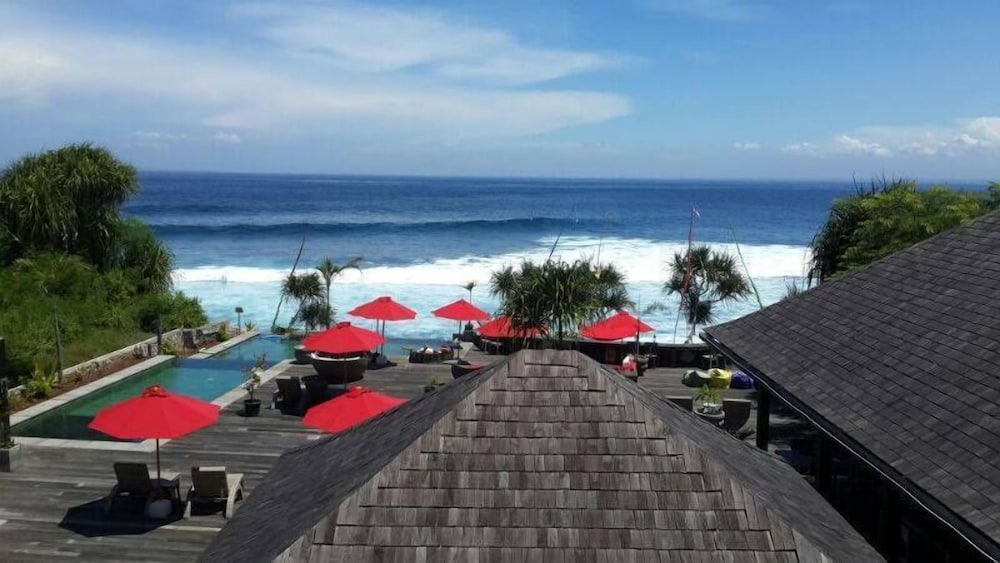 the palms ceningan hotel