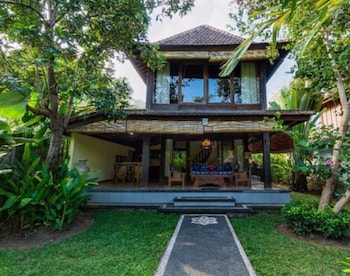 sari bamboo villas