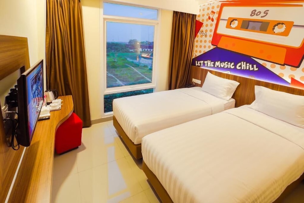 front one hotel purwodadi