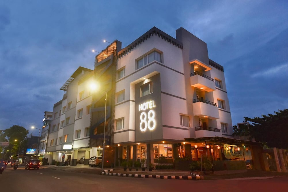hotel 88 diponegoro jember by wh