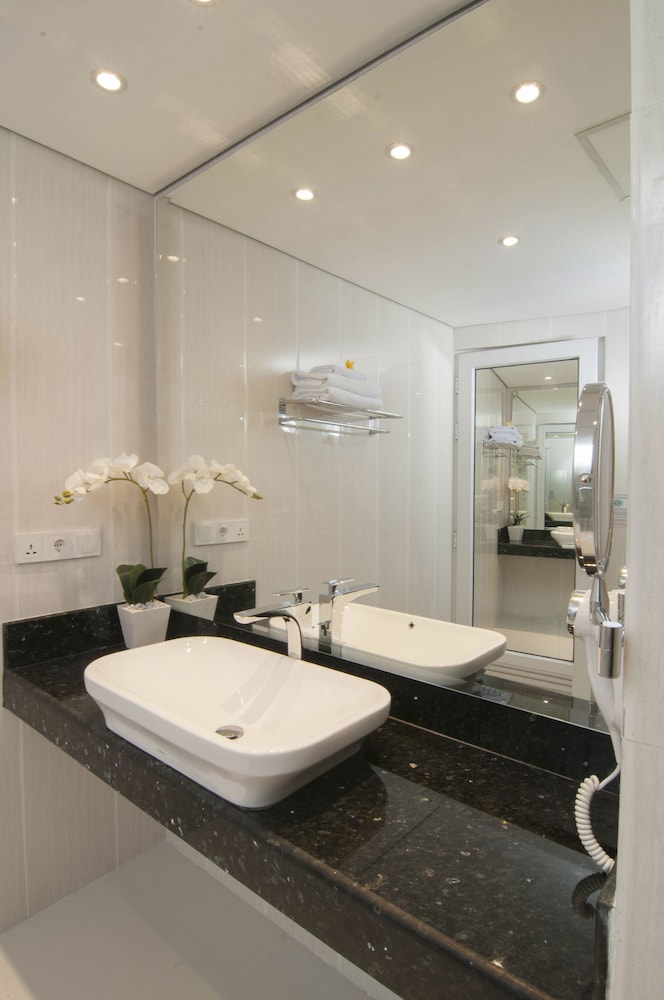 sulis beach hotel and spa