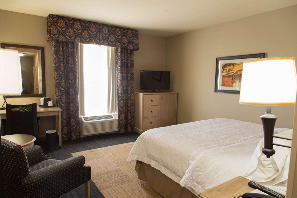 hampton inn and suites dodge city