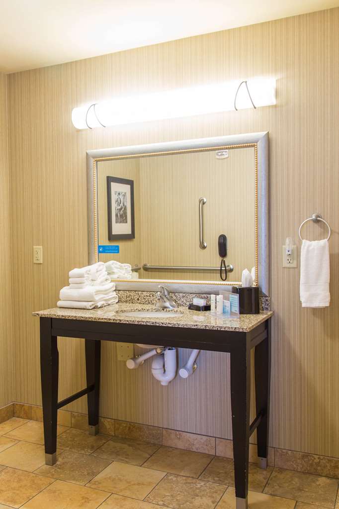 hampton inn and suites dodge city