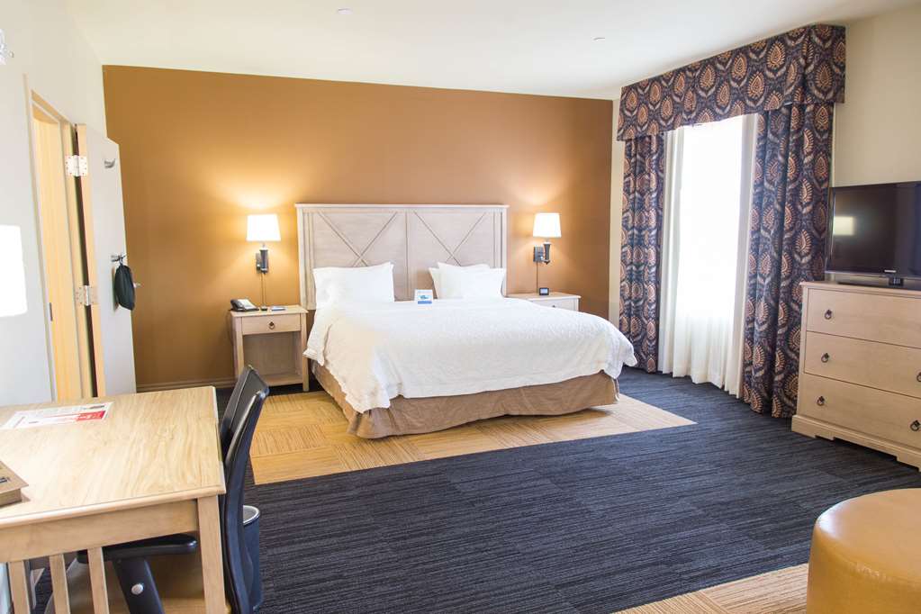 hampton inn and suites dodge city