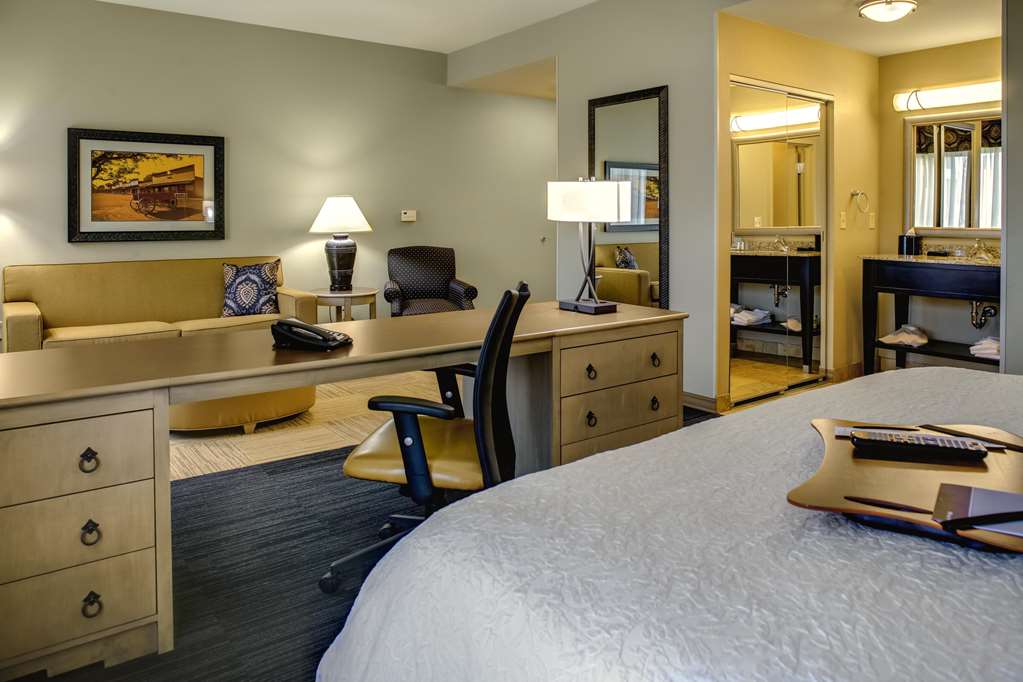 hampton inn and suites dodge city