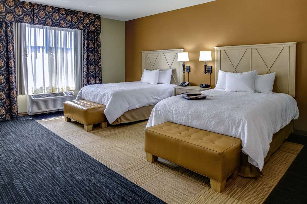 hampton inn and suites dodge city