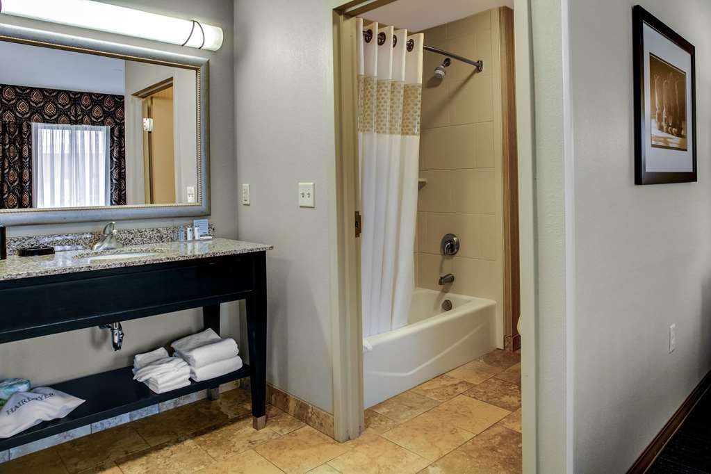 hampton inn and suites dodge city