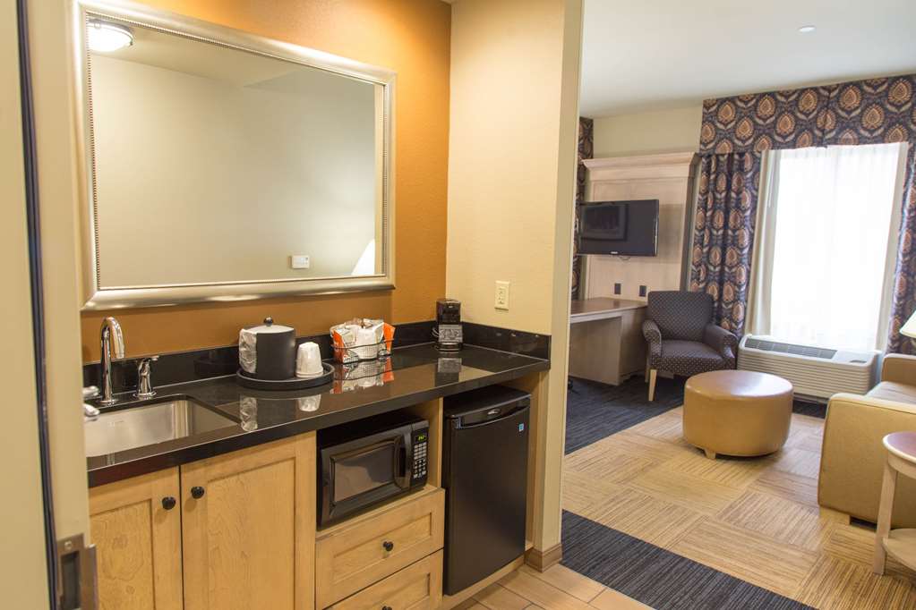 hampton inn and suites dodge city
