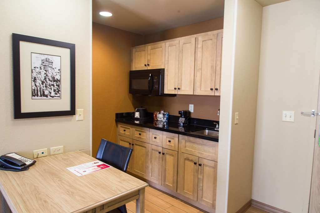 hampton inn and suites dodge city