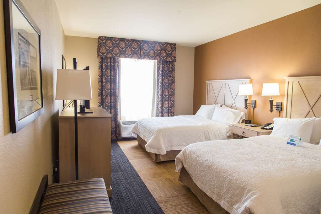 hampton inn and suites dodge city