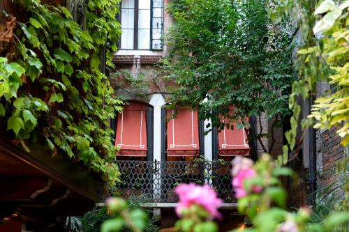 hotel flora