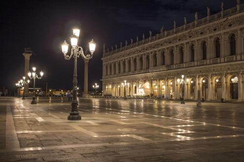 apostoli palace