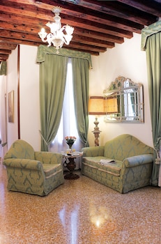apostoli palace
