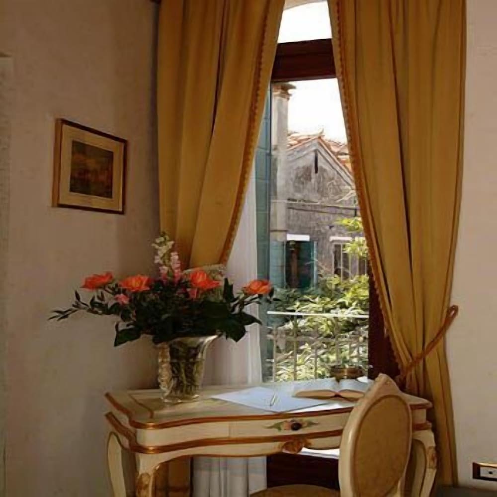 apostoli palace