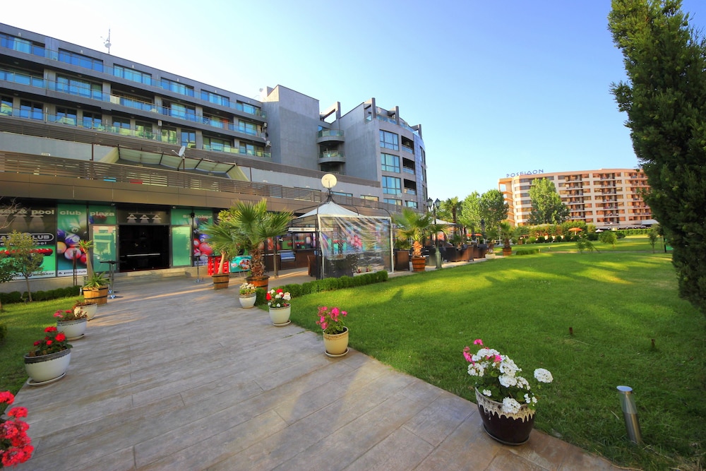menada sunny beach plaza apartments