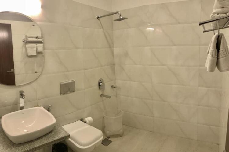 resort eutopia waknaghat