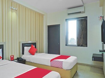 Hotel Shades Of Royal,Pune>>Ahmednagar,3 star