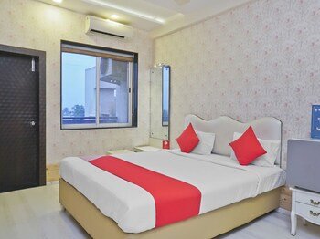 Hotel Shades Of Royal,Pune>>Ahmednagar,3 star