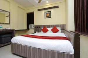 Hotel Diamond Plaza,Near Eden Gardens,3 star