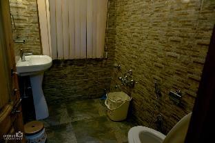 Chinar Residency,Srinagar>>Jammu,2 star