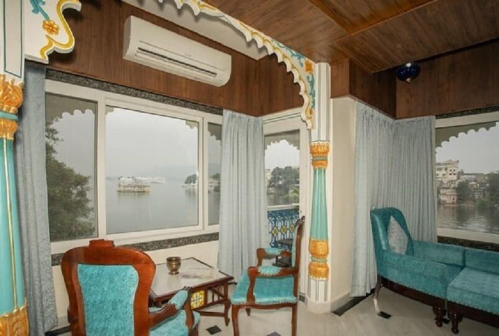 jheel hotel and restaurent