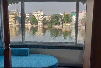 jheel hotel and restaurent