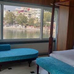 jheel hotel and restaurent