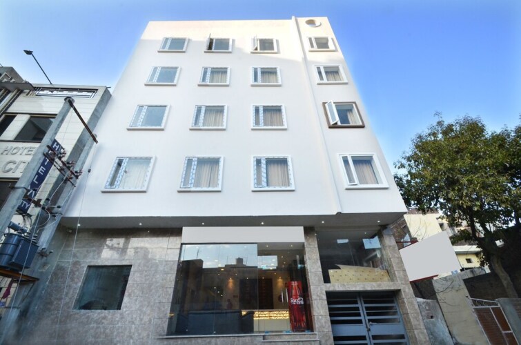 pax hotel welcome inn opp rly stn asr