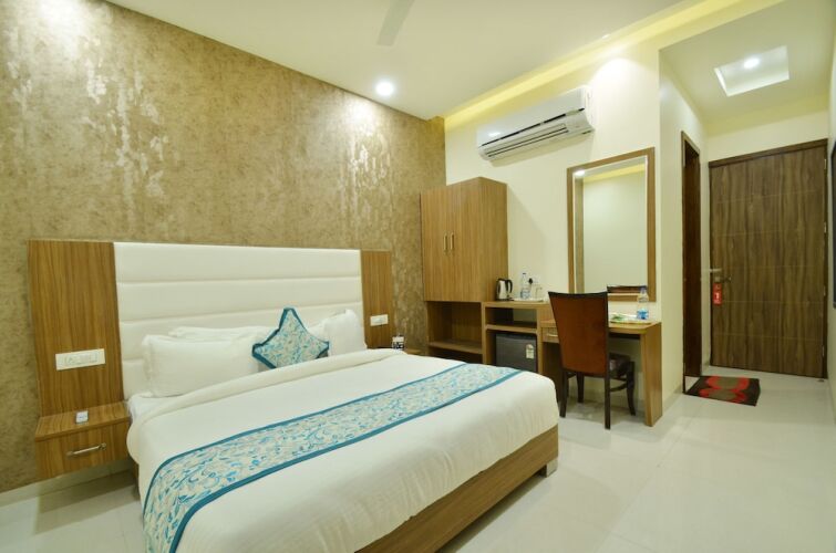 pax hotel welcome inn opp rly stn asr