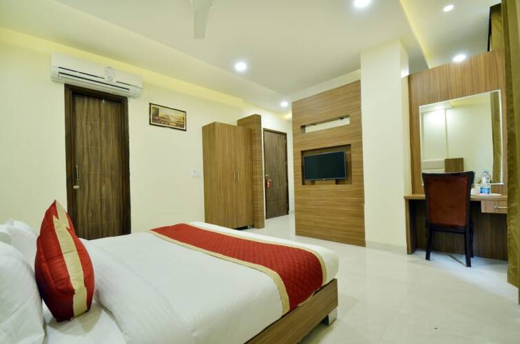 pax hotel welcome inn opp rly stn asr