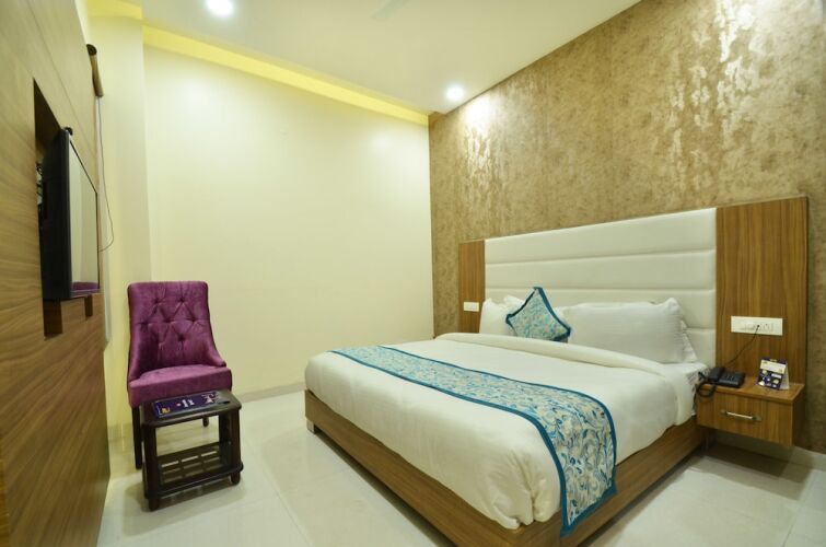 pax hotel welcome inn opp rly stn asr