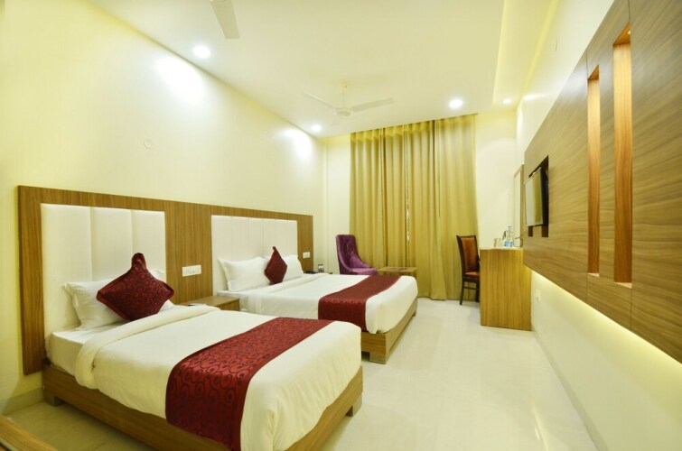 pax hotel welcome inn opp rly stn asr