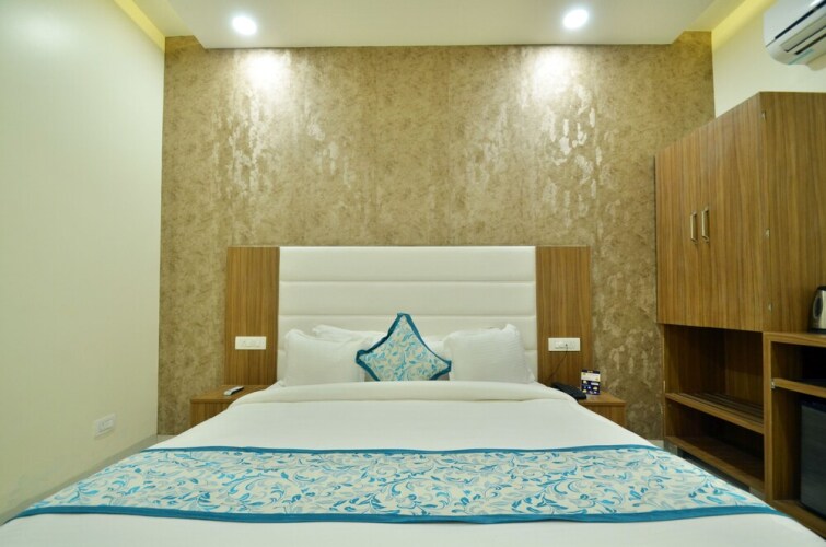pax hotel welcome inn opp rly stn asr