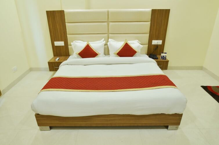 pax hotel welcome inn opp rly stn asr