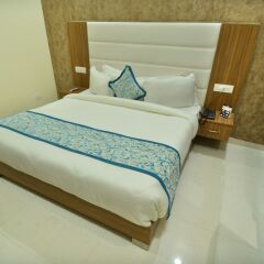 pax hotel welcome inn opp rly stn asr