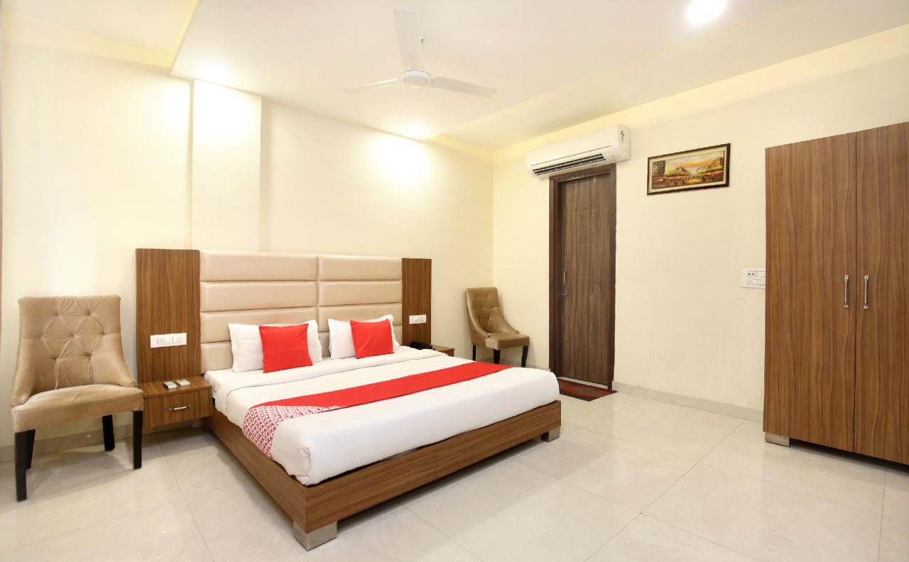 pax hotel welcome inn opp rly stn asr