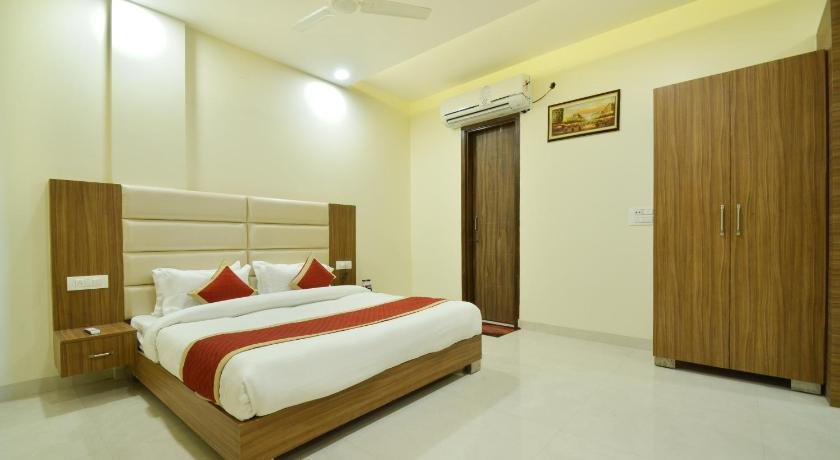pax hotel welcome inn opp rly stn asr