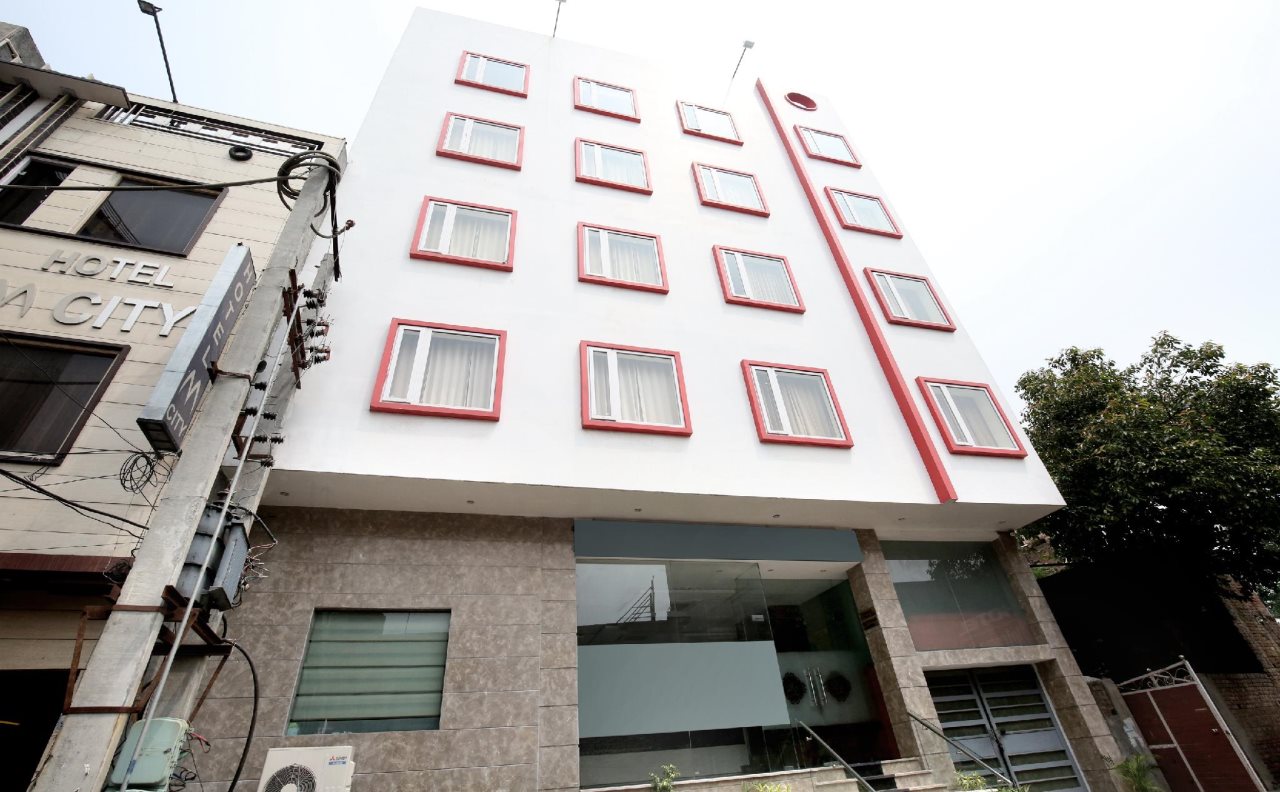 pax hotel welcome inn opp rly stn asr