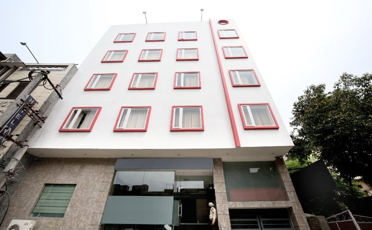 pax hotel welcome inn opp rly stn asr