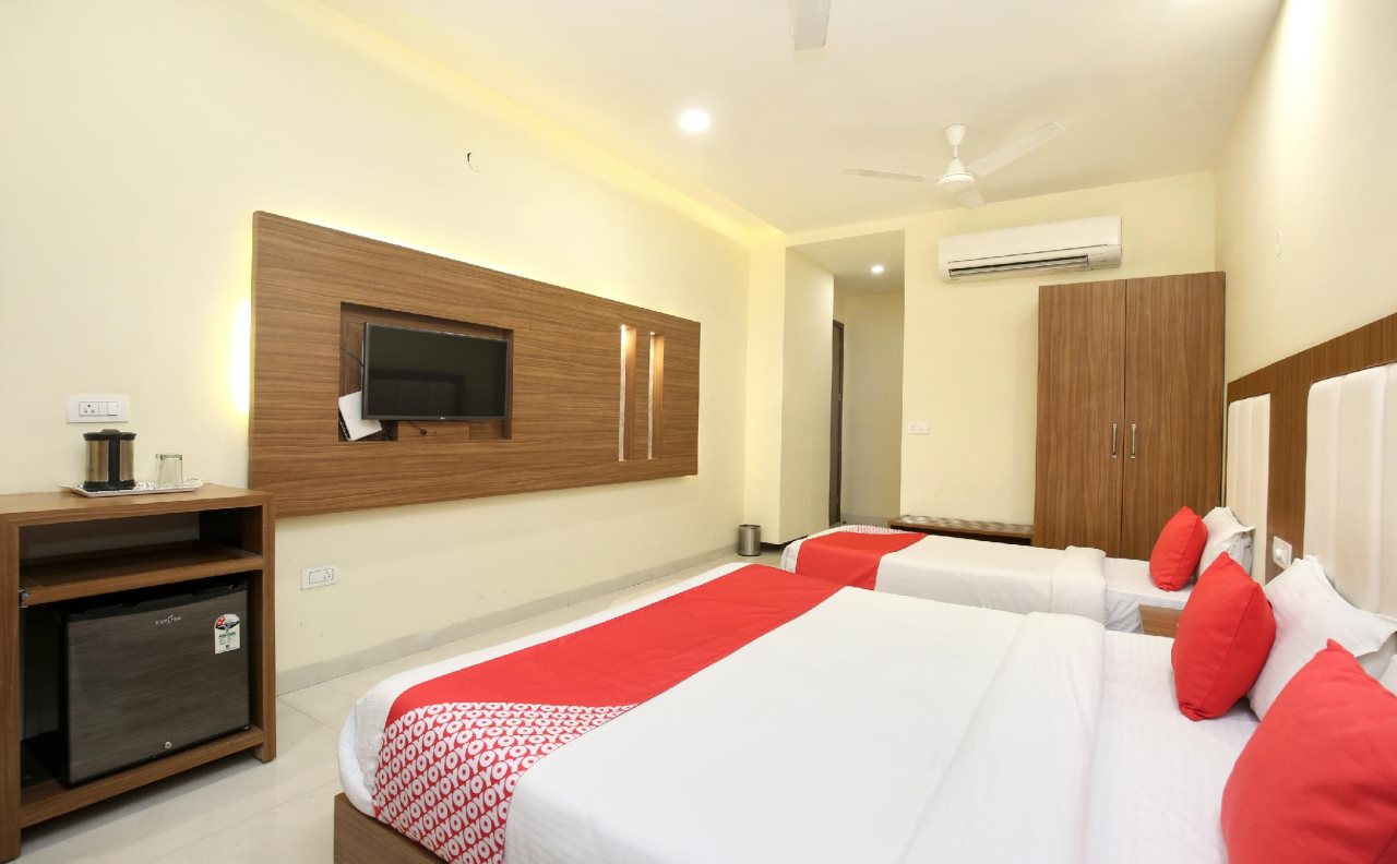 pax hotel welcome inn opp rly stn asr