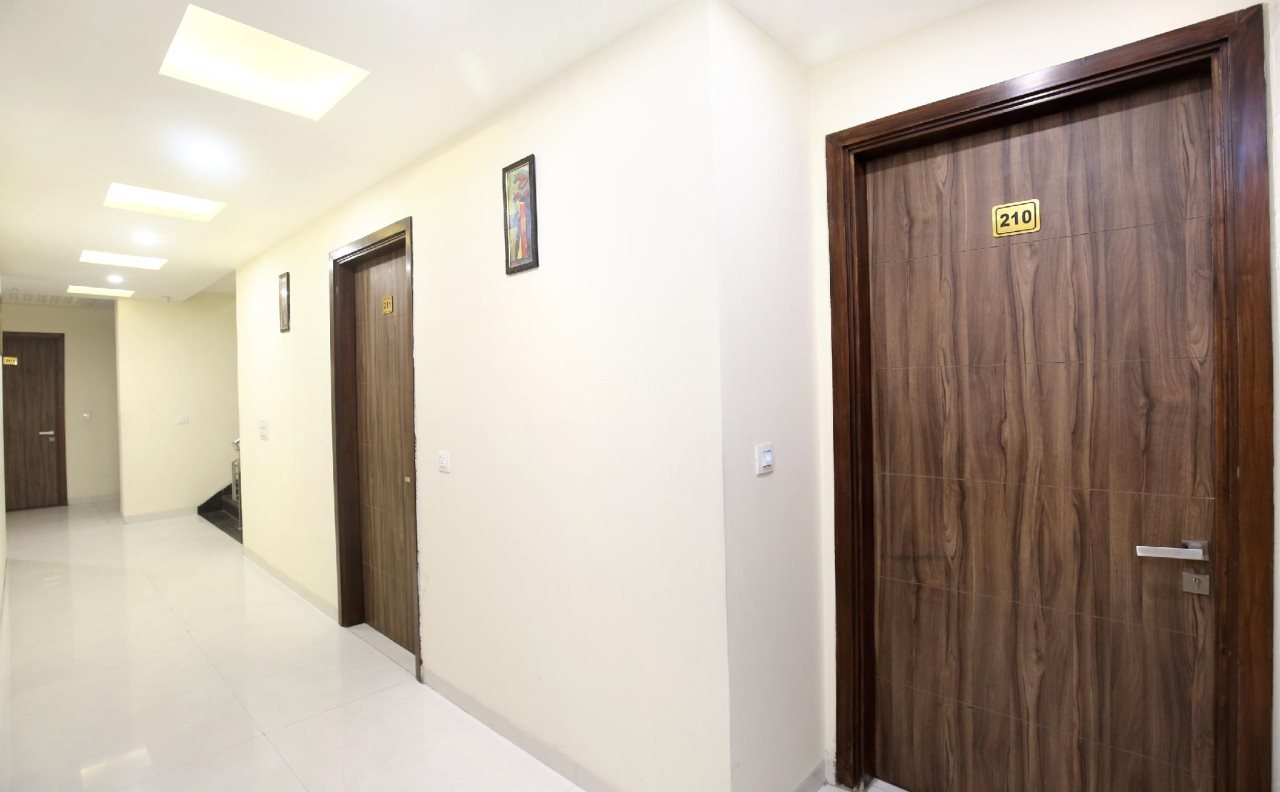 pax hotel welcome inn opp rly stn asr