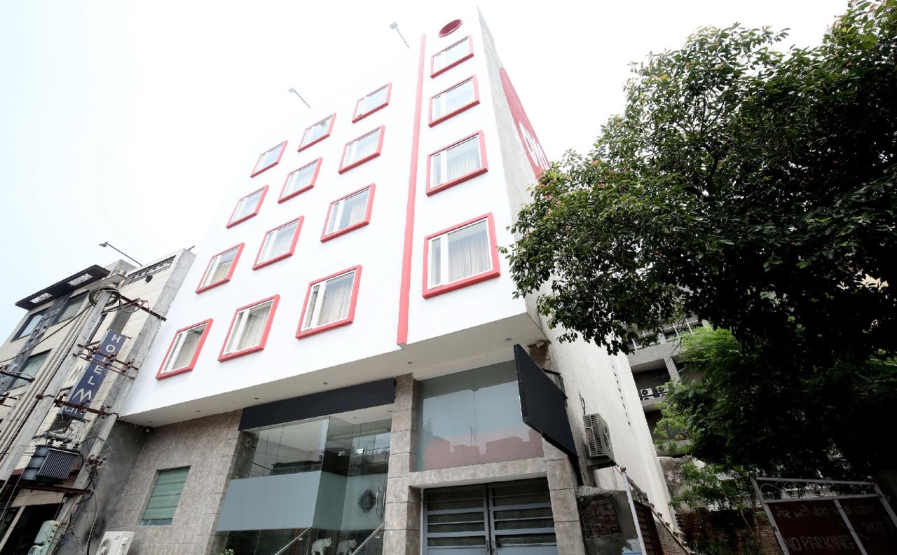 pax hotel welcome inn opp rly stn asr