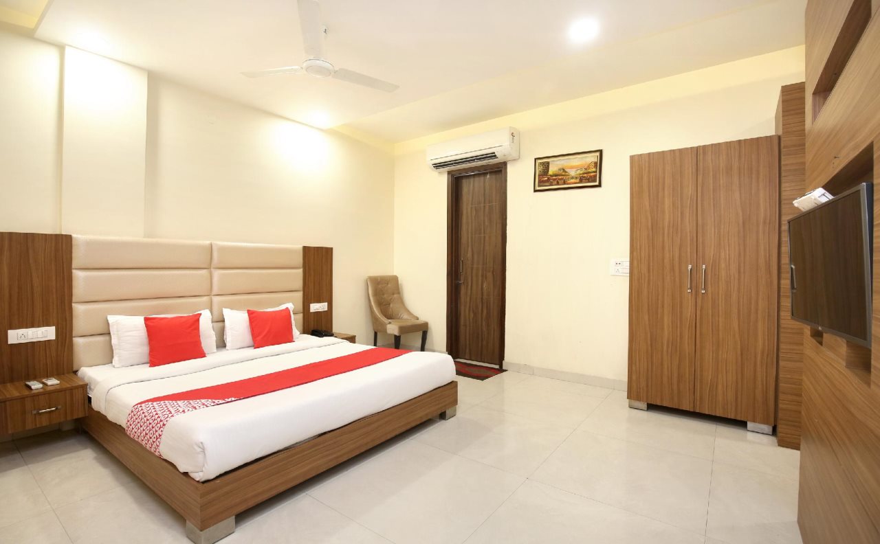 pax hotel welcome inn opp rly stn asr
