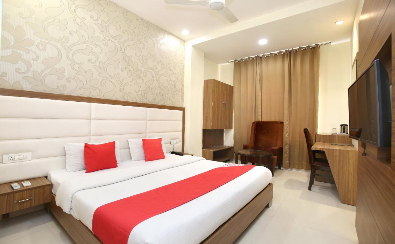 pax hotel welcome inn opp rly stn asr