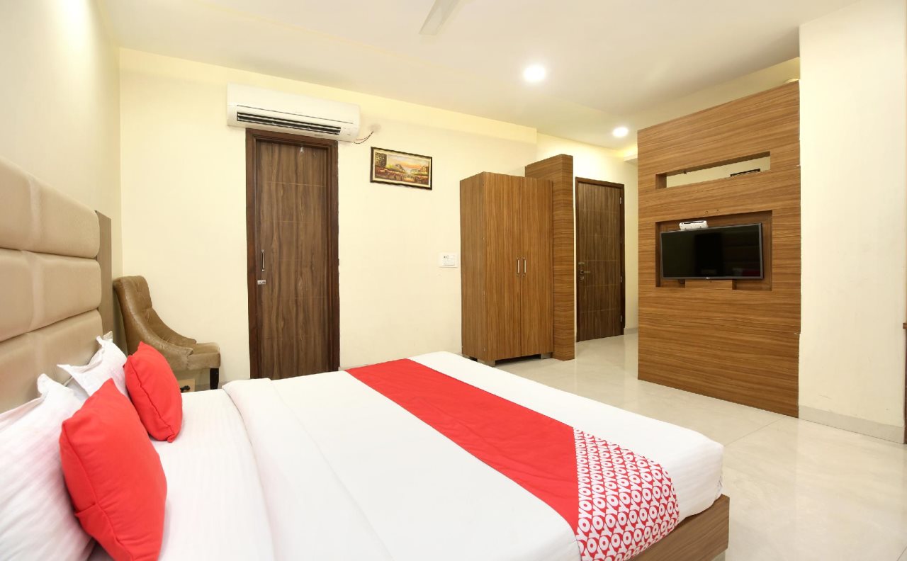 pax hotel welcome inn opp rly stn asr