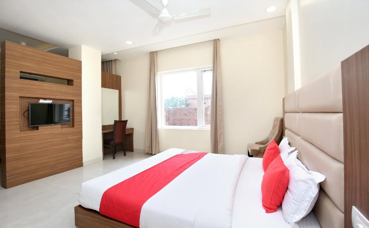 pax hotel welcome inn opp rly stn asr