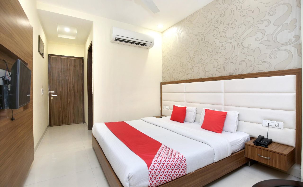 pax hotel welcome inn opp rly stn asr
