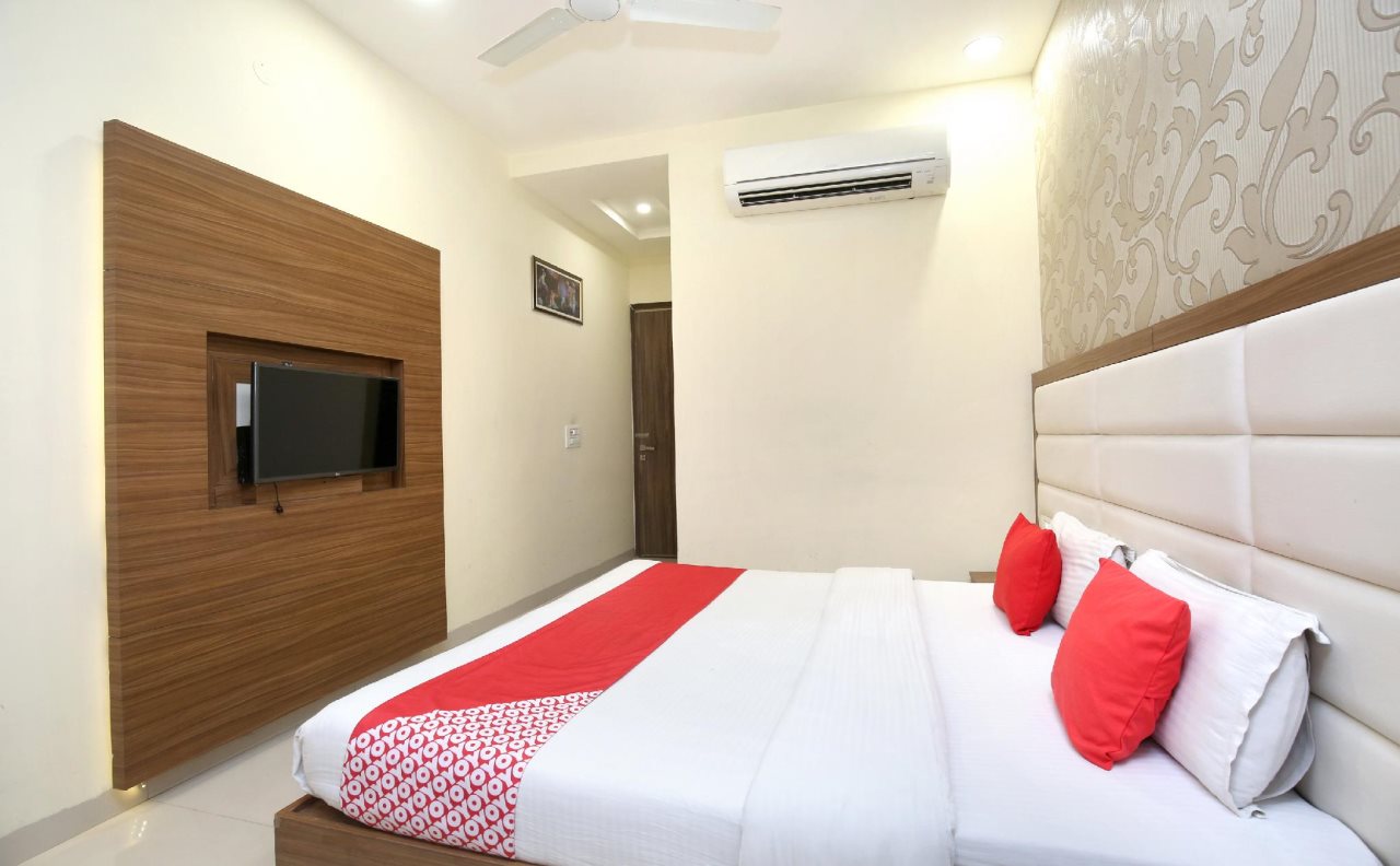 pax hotel welcome inn opp rly stn asr